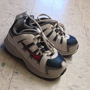 Nike Kids' White and Navy Sneakers with Red Swoosh